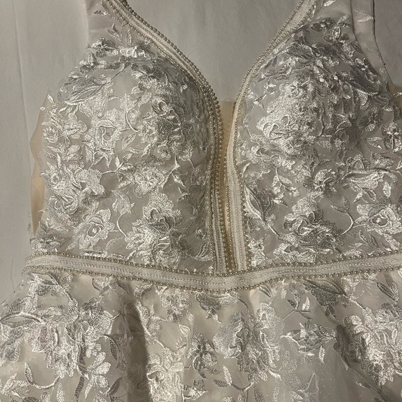 Brand new bridal dress. - Picture 12 of 13
